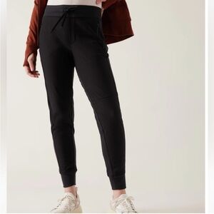 ATHLETA black headlands hybrid pant